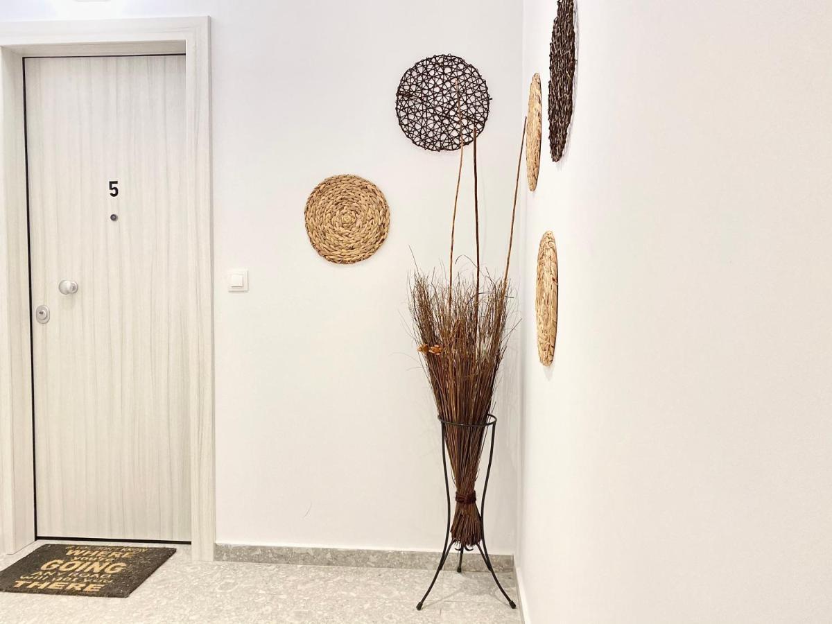 Nemea Apartments, The Luxury Suites Tesalonika Bagian luar foto